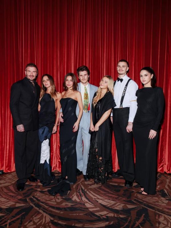 Tiểu thư Harper Beckham chiếm spotlight của anh trai giữa sóng gió gia tộc- Ảnh 1.