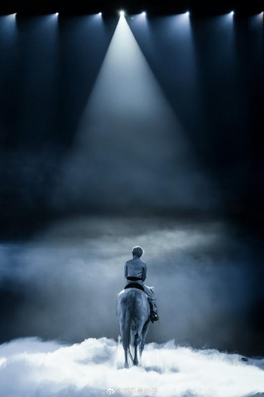 Concert không sân khấu đầu tiên của showbiz: "Cậu bé vàng" cưỡi ngựa đẹp như cổ tích, thua bạch mã hoàng tử đúng cái tên- Ảnh 5.