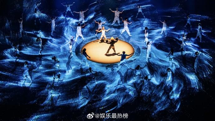 Concert không sân khấu đầu tiên của showbiz: "Cậu bé vàng" cưỡi ngựa đẹp như cổ tích, thua bạch mã hoàng tử đúng cái tên- Ảnh 3.