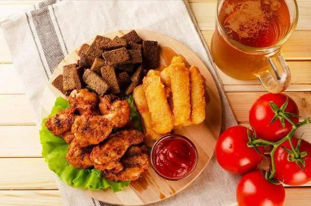 Ngày càng nhiều người bị đột quỵ, bác sĩ cảnh báo gấp: 3 thói quen này, dù khó đến đâu cũng phải thay đổi- Ảnh 3.