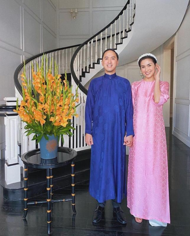 Đến hẹn lại lên: Tăng Thanh Hà và chồng doanh nhân diện áo dài, nắm chặt tay ngày mùng 1 Tết!- Ảnh 6.