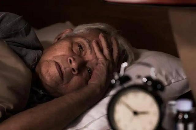 Ngày càng nhiều người bị đột quỵ, bác sĩ cảnh báo gấp: 3 thói quen này, dù khó đến đâu cũng phải thay đổi- Ảnh 2.