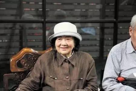 Phu nhân của một giáo sư Đại học Bắc Kinh qua đời ở tuổi 96, để lại một câu nói khiến nhiều người suy ngẫm- Ảnh 2.
