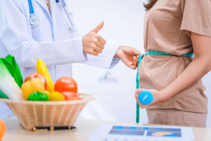 Sau tuổi 40 bạn có thể tăng cân ngay cả khi chỉ uống nước? Bác sĩ hướng dẫn 4 cách ăn để tăng khả năng đốt cháy mỡ thừa- Ảnh 2.