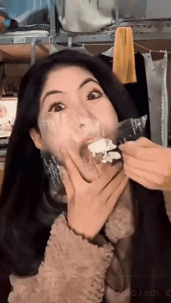 Khó tin: Giới trẻ thời nay cuồng giảm cân tới mức chỉ nhai nilon mà sống- Ảnh 2.