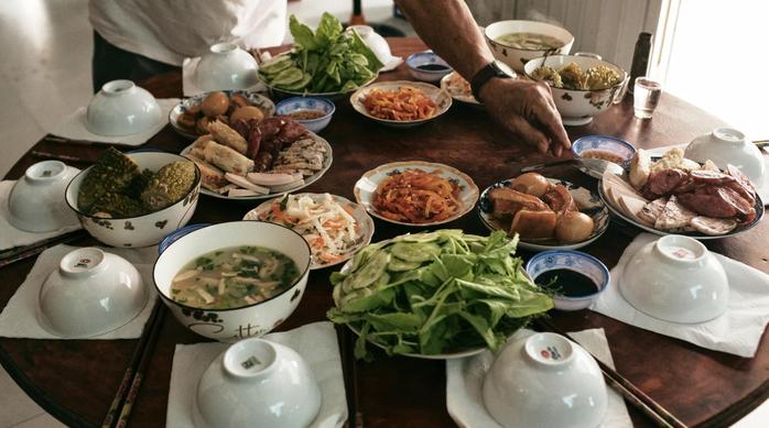 Bác sĩ bật mí nguyên tắc vàng ăn Tết khoẻ mạnh- Ảnh 1.