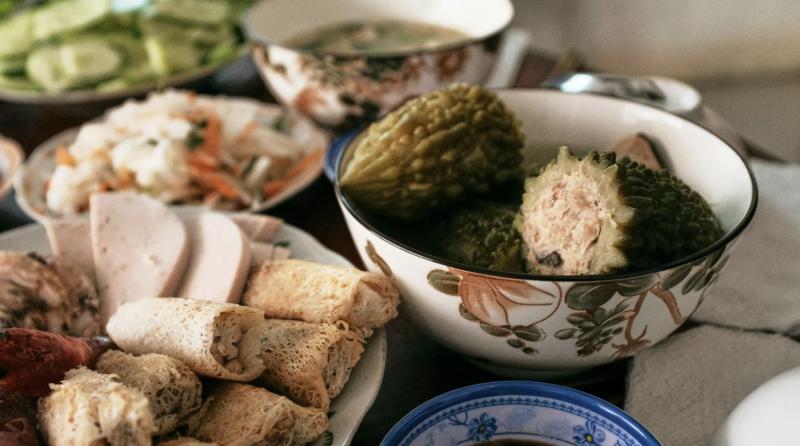 Bác sĩ lưu ý về ăn uống, rượu bia, thức khuya ngày Tết- Ảnh 2.