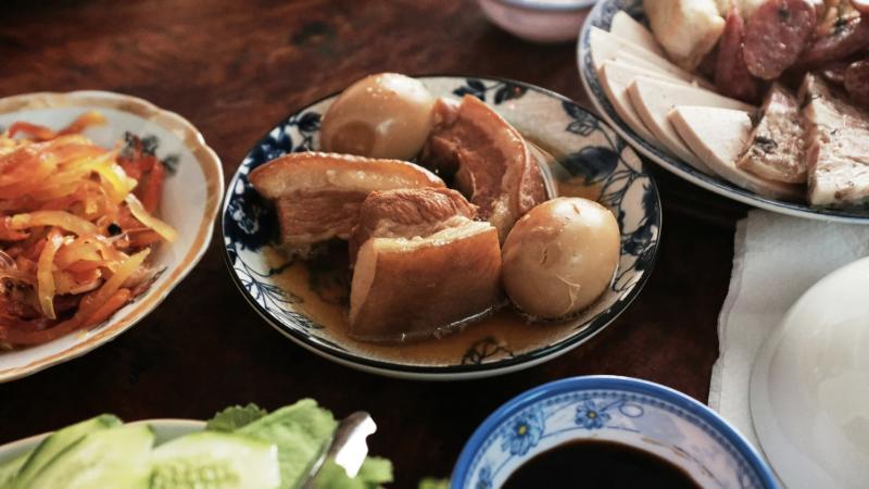 Bác sĩ lưu ý về ăn uống, rượu bia, thức khuya ngày Tết- Ảnh 1.