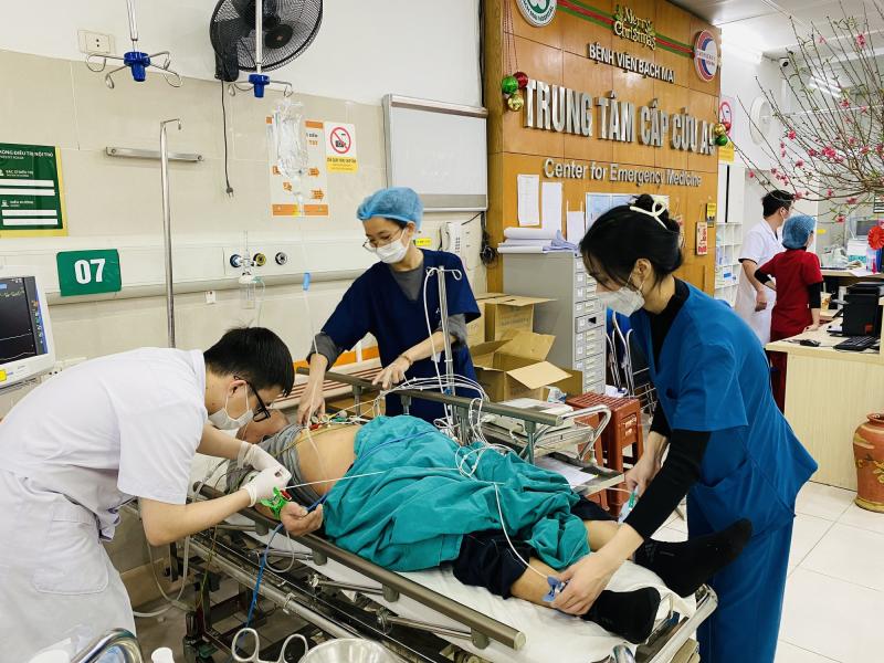 Bệnh viện sẵn sàng khám, cấp cứu 24/24 giờ xuyên Tết- Ảnh 1.