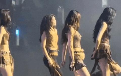 Sự hết thời của đối thủ BLACKPINK: Đi làm 6 năm không 1 đồng lương, trở lại bị tẩy chay dữ dội- Ảnh 3.