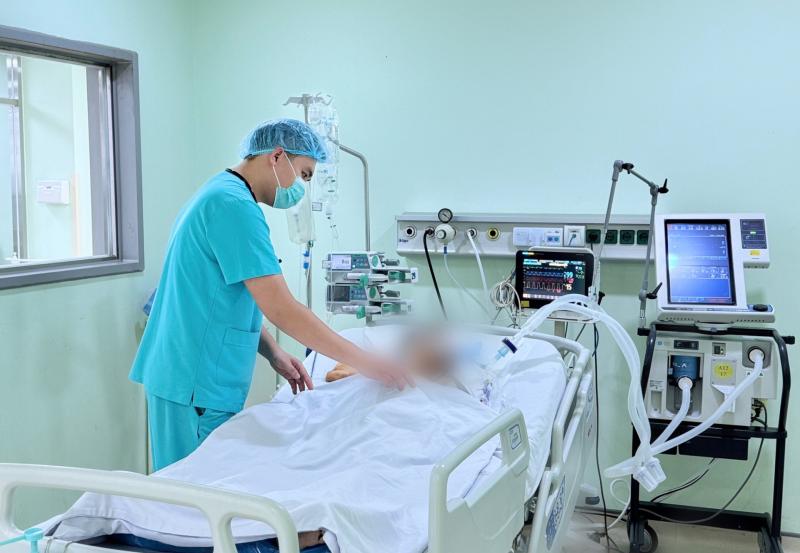 Chàng trai 20 tuổi suy hô hấp, hôn mê sâu, tổn thương phổi nặng vì chăm dùng 1 thứ vạn người trẻ tưởng hay- Ảnh 1.