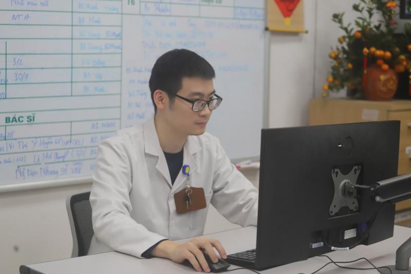 Tết trong phòng cấp cứu: Bữa cơm giao thừa vội vàng và những ca nguy kịch thâu đêm- Ảnh 1.
