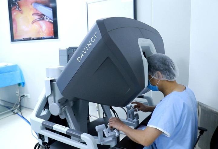 Vị bác sĩ là 'cơ trưởng' cầm lái Robot và khát vọng hồi sinh những cuộc đời- Ảnh 1.