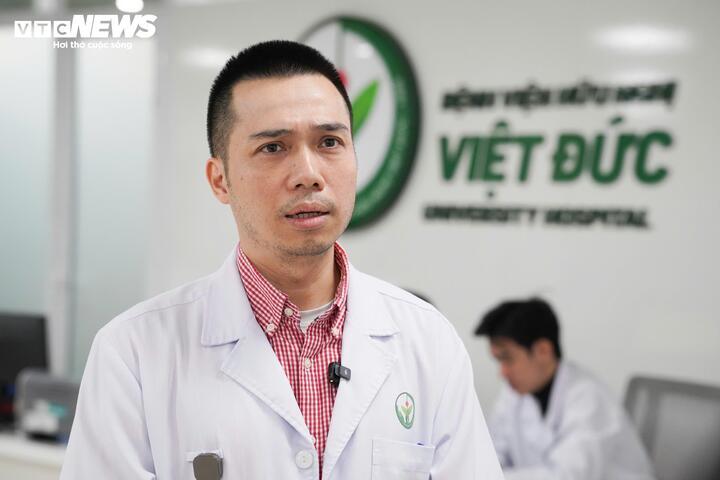 Bác sĩ BV Việt Đức: 'Bệnh nhân tự ngồi dậy sau mổ là món quà 27/2 ý nghĩa nhất'- Ảnh 3.