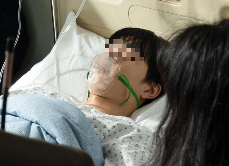 Ngày càng nhiều nam giới còn trẻ đã ung thư phổi, bác sĩ nói thẳng: Bỏ thuốc chưa đủ, phải ĂN ÍT ĐI 5 món!- Ảnh 1.