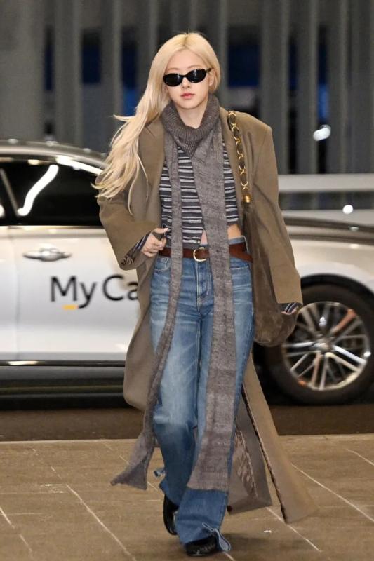 Hình mẫu mặc quần jeans đỉnh cao chính là Rosé: Phối đồ tối giản nhưng sang tới từng set- Ảnh 8.