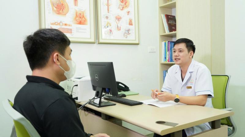 Cuối năm "bung xõa" tiệc tất niên, nam giới đi khám bệnh tình dục gia tăng: Bác sĩ cảnh báo "nóng" tới 15.000 bệnh nhân- Ảnh 1.