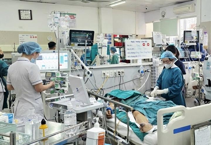 Trực cấp cứu ngày Tết: Chuông giao thừa có thể chờ, nhưng sự sống thì không- Ảnh 1.