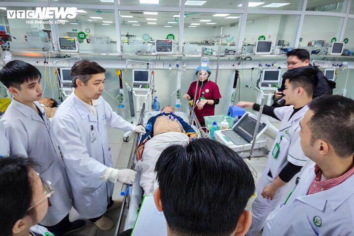 Bác sĩ tuyến cuối trực xuyên Tết, giành giật sự sống từng giây cho bệnh nhân- Ảnh 7.