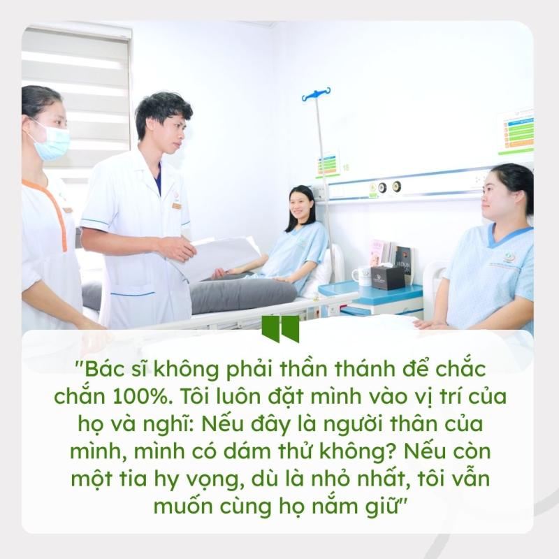 BS. Hoàng Văn Khanh - người gom nhặt hy vọng, giữ lại những mùa xuân muộn cho đời: Phía sau chiếc áo Blouse là trái tim không nỡ buông tay- Ảnh 7.