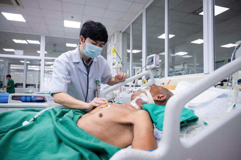 Vị bác sĩ chọn đứng ở ranh giới sinh tử, nơi 1% hy vọng cũng không được phép bỏ cuộc- Ảnh 2.
