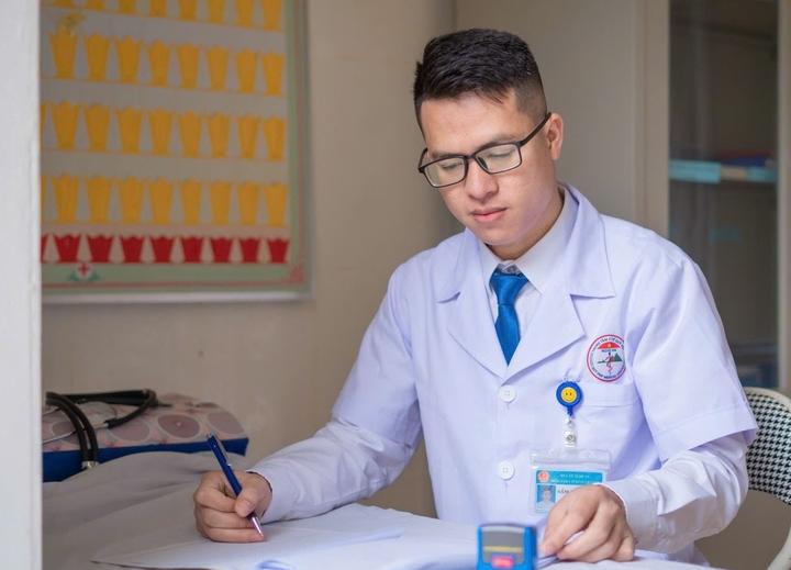 Tết hồi sinh của bác sĩ trẻ từng kiệt sức bên máy lọc máu- Ảnh 3.