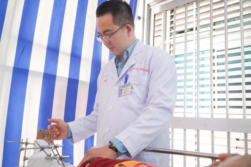 Trắng đêm nơi phòng cấp cứu- Ảnh 3.
