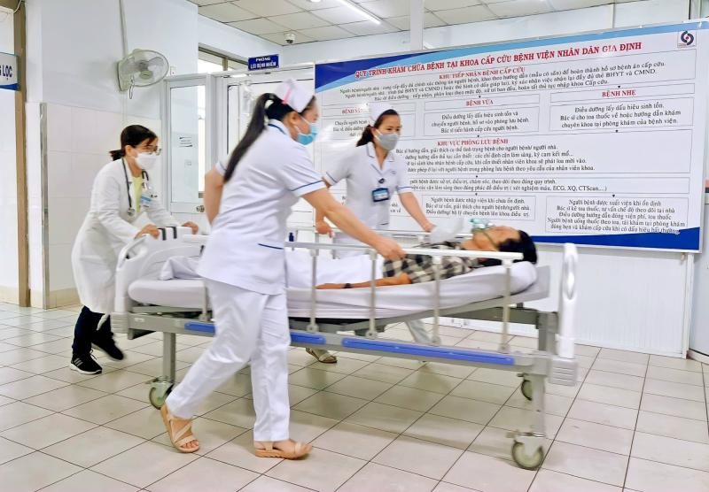 Trắng đêm nơi phòng cấp cứu- Ảnh 4.