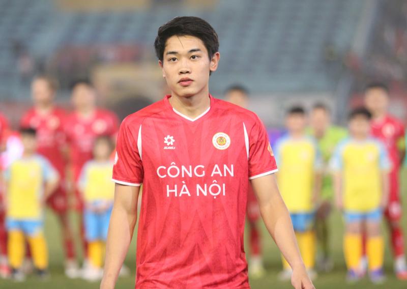 Vinh danh Đình Bắc: Vua phá lưới U23 châu Á chính thức nhận cúp tại Hàng Đẫy trước hàng nghìn khán giả- Ảnh 4.