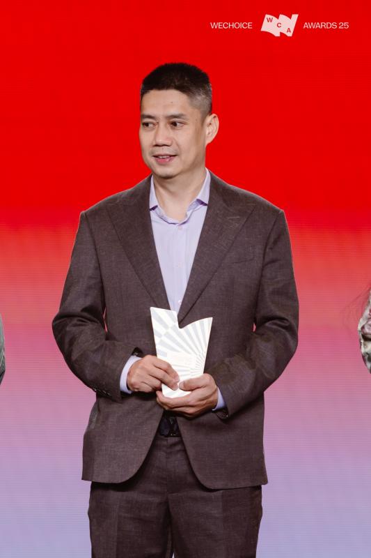 HLV Mai Đức Chung, cầu thủ Đình Bắc trở thành Top 10 Nhân vật truyền cảm hứng tại WeChoice Awards 2025- Ảnh 3.