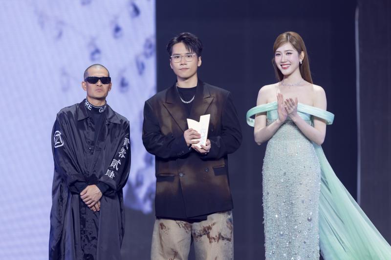 "Cú đúp" đỉnh nóc kịch trần của SOOBIN tại WeChoice Awards 2025- Ảnh 2.