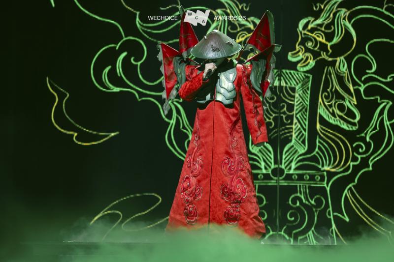 Hòa Minzy “quẩy tung” với hit Bắc Bling, Đức Phúc tái hiện màn trình diễn khuynh đảo quốc tế tại Gala Wechoice Awards 2025- Ảnh 4.