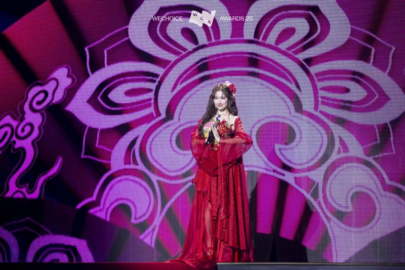 Hòa Minzy “quẩy tung” với hit Bắc Bling, Đức Phúc tái hiện màn trình diễn khuynh đảo quốc tế tại Gala Wechoice Awards 2025- Ảnh 8.