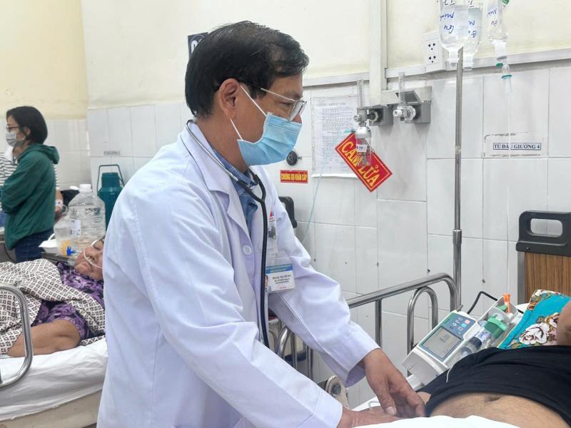 Viêm tụy cấp vì lịch nhậu tiệc tất niên dày đặc- Ảnh 2.