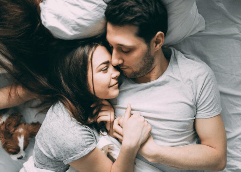 Hôn vợ thường xuyên, nam giới nhận lợi ích bất ngờ- Ảnh 1.