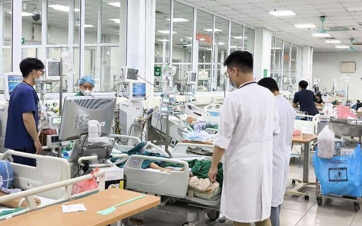 5 bệnh dễ ập đến sau những ngày ăn uống thả ga, rượu bia dịp Tết- Ảnh 1.