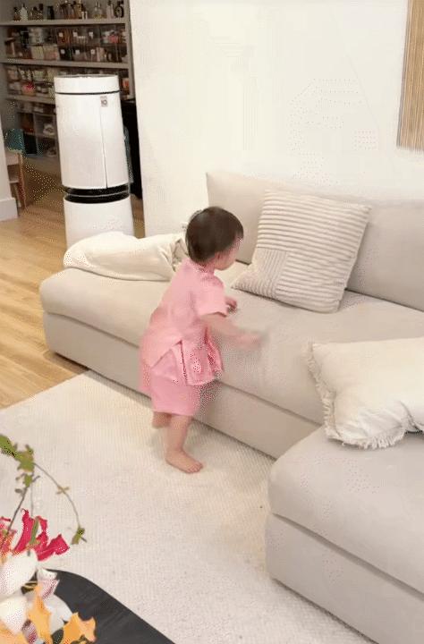 Trùm cuối "dâu hào môn" Tuấn Dương hì hục cắm lọ hoa 20 triệu để chưng Tết, vẫn bị "bánh bèo" Suli bẻ lá, vặt hoa không thương tiếc- Ảnh 6.
