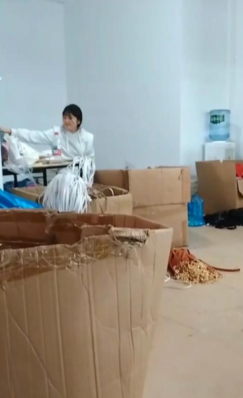 Đoạn video khiến ai xem xong cũng bực: Sao trên đời lại có người EQ thấp chạm đáy đến như vậy!- Ảnh 1.