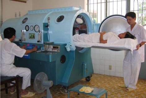 Em bé sống thực vật "hồi sinh" nhờ điều trị bằng thở oxy cao áp: Từ một ca bệnh kỳ diệu đến một hướng đi mới- Ảnh 5.