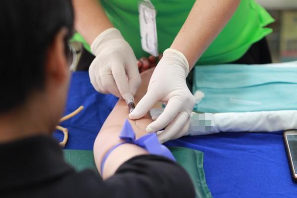 Từ nhỏ không ăn rau, chàng trai 21 tuổi men gan tăng vọt: Bác sĩ nói một câu mà mọi thứ thay đổi 180 độ- Ảnh 1.