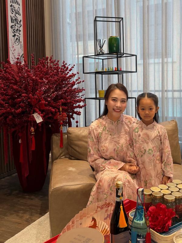 Đây đích thị là chiếc áo dài được sao Việt "sủng" nhất: Hoàng Thuỳ Linh mỗi mùng 1 màu, nhiều mỹ nữ đụng hàng- Ảnh 13.