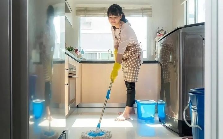 Dọn nhà đón Tết: Đừng để cơn đau lưng cấp biến thành thoát vị đĩa đệm- Ảnh 1.