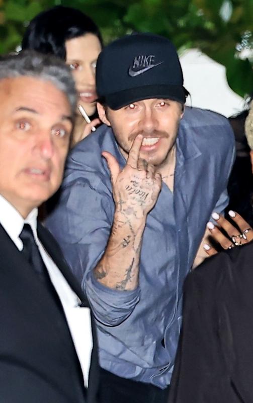 Cạn sạch tình nghĩa: Sau David Beckham-Victoria, 3 em ruột cũng bị Brooklyn xoá hình xăm, Harper tưởng được cưng cũng bị phũ phàng- Ảnh 1. Cạn sạch tình nghĩa: Sau David Beckham-Victoria, 3 em ruột cũng bị Brooklyn xoá hình xăm, Harper tưởng được cưng cũng bị phũ phàng- Ảnh 1.