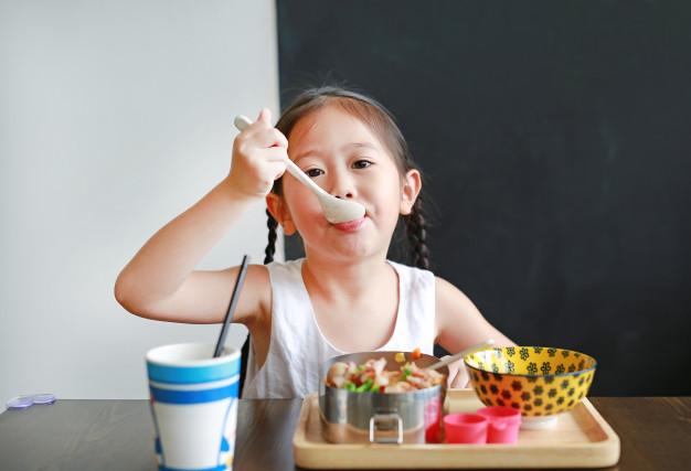 Trẻ nhỏ ăn Tết theo người lớn: Hệ tiêu hóa 