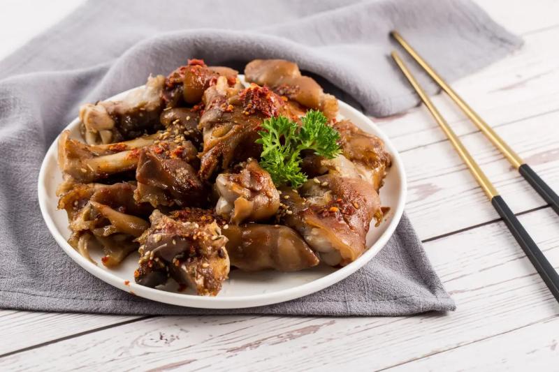 Chân giò lợn có thật sự tốt cho da và xương khớp? 4 nhóm người này nên tránh xa, dù thèm đến mấy cũng đừng ăn- Ảnh 1.