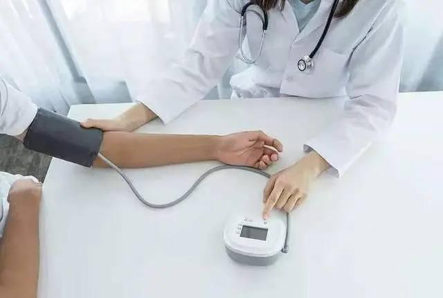 Người phụ nữ 68 tuổi đột ngột qua đời vào đêm khuya, bác sĩ thở dài: Ở tuổi già còn cố làm việc này vào ban đêm là không được!- Ảnh 3.