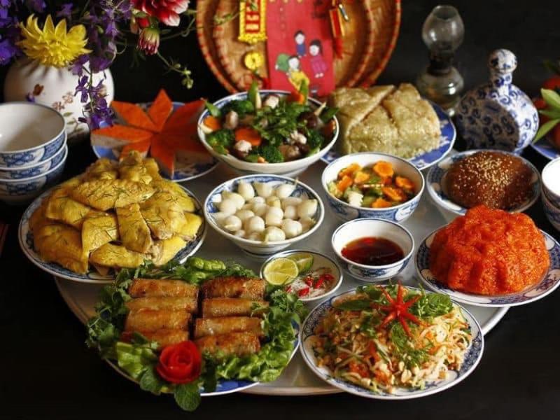 Các món ăn trên mâm cỗ Tết là ‘sát thủ’ của bệnh huyết áp, tim mạch- Ảnh 1.