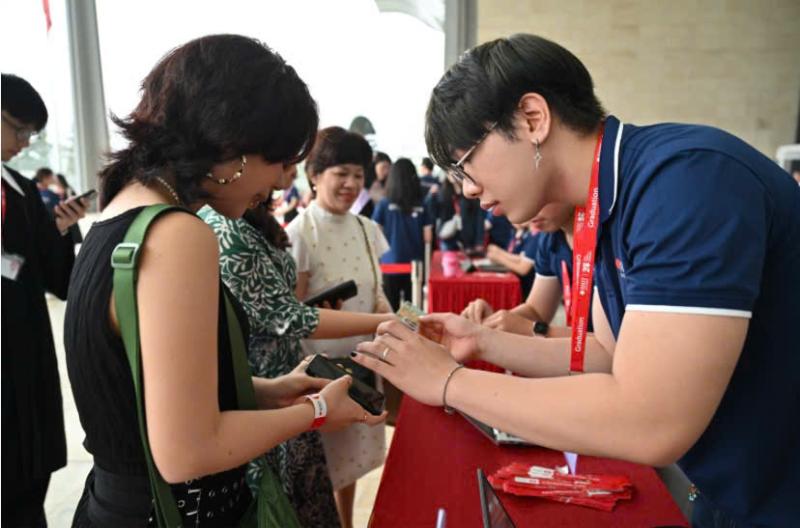 Nam sinh Việt du học nước lạ: Người dân không thích ngồi cạnh nhau trên xe bus, giáo viên sẵn sàng hỏi "Em nhuộm tóc ở đâu thế?"- Ảnh 6.