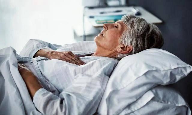 Ngày càng nhiều người bị đột quỵ, bác sĩ cảnh báo gấp: 3 thói quen này, dù khó đến đâu cũng phải thay đổi- Ảnh 4.