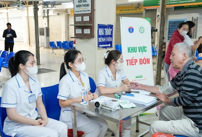 Bộ trưởng Y tế nói về định hướng 2026: Mở rộng BHYT, tiến tới miễn viện phí - Ảnh 1.